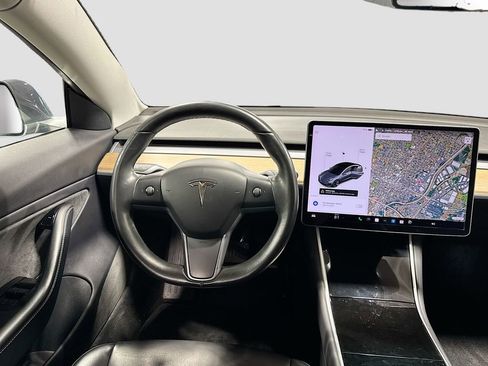 Used 2018 Tesla Model 3 Long Range image 16