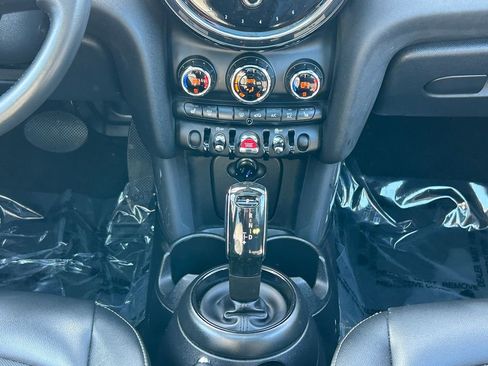 Used 2022 MINI Cooper 2-Door Hardtop image 25