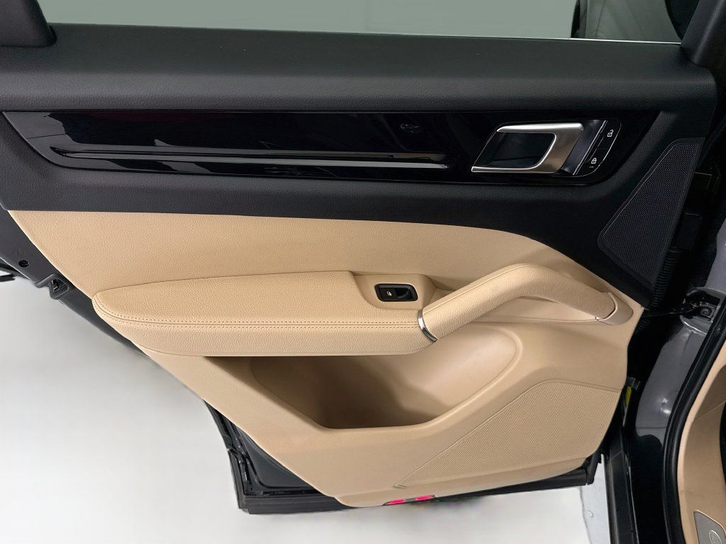 Certified 2023 Porsche Cayenne AWD/4WD image 26