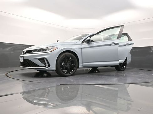 New 2026 Volkswagen Jetta SE FWD image 30