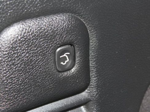 Used 2018 Jeep Grand Cherokee Limited image 16