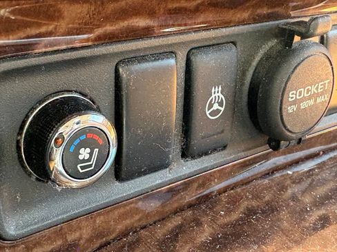 Used 2017 Nissan Armada Platinum w/ Captain Seat Package RWD image 18
