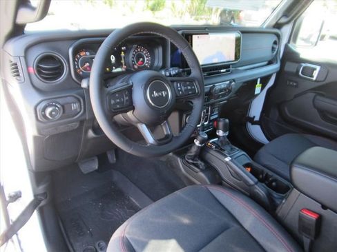 New 2026 Jeep Wrangler Unlimited Rubicon AWD/4WD image 15