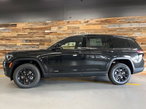New 2025 Jeep Grand Cherokee L Altitude image 21