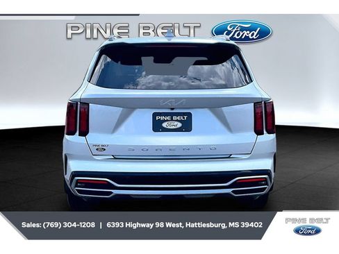 Used 2022 Kia Sorento S w/ Panoramic Sunroof Package FWD image 4