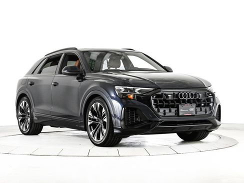 Used 2025 Audi Q8 Prestige w/ Prestige Package image 3