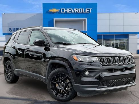 Used 2025 Jeep Compass Latitude w/ Altitude Special Edition AWD/4WD image 2
