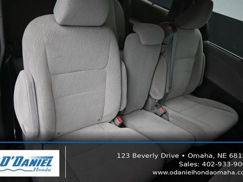 Used 2017 Toyota Sienna LE FWD image 42