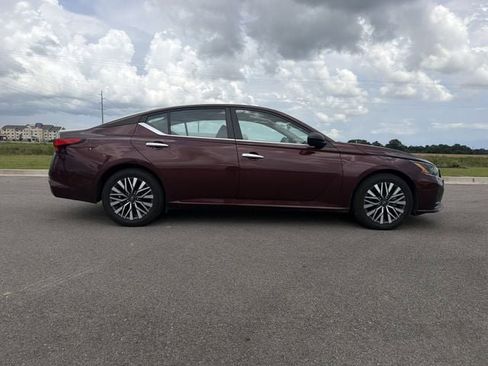 Used 2024 Nissan Altima 2.5 SV FWD image 6
