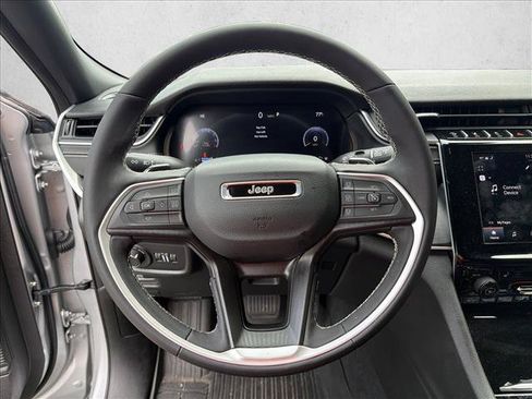 Used 2024 Jeep Grand Cherokee Laredo w/ Luxury Tech Group I AWD/4WD image 15