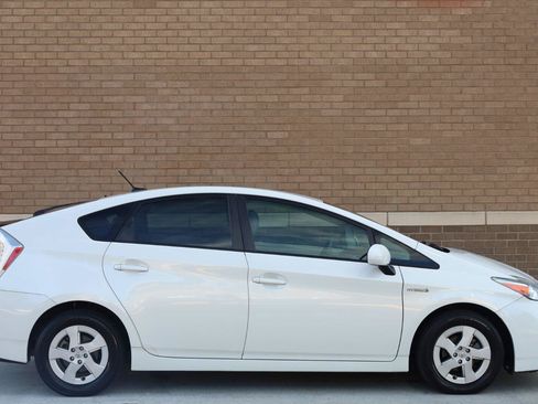 Used 2010 Toyota Prius Five FWD image 3