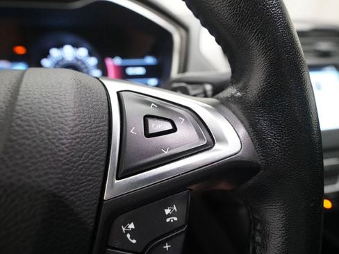 Used 2017 Ford Fusion SE w/ Fusion SE Technology Package FWD image 18
