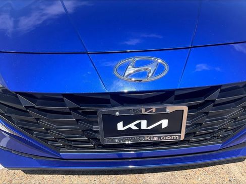 Used 2022 Hyundai Elantra SEL w/ Preferred Accessory Package FWD image 29