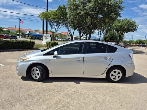 Used 2011 Toyota Prius Four image 2