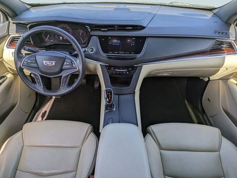 Used 2018 Cadillac XT5 Luxury w/ Driver Awareness Package image 15