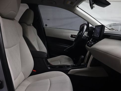 Used 2022 Toyota Corolla Cross LE image 10