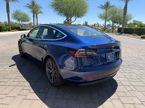 Used 2018 Tesla Model 3 Mid Range RWD image 5