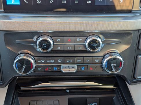 New 2026 Ford F450 Platinum w/ Platinum Plus Package image 30