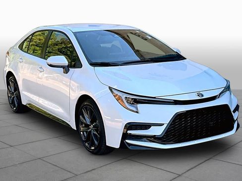 Certified 2025 Toyota Corolla SE FWD image 3