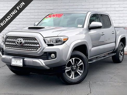 Used 2017 Toyota Tacoma TRD Sport image 1