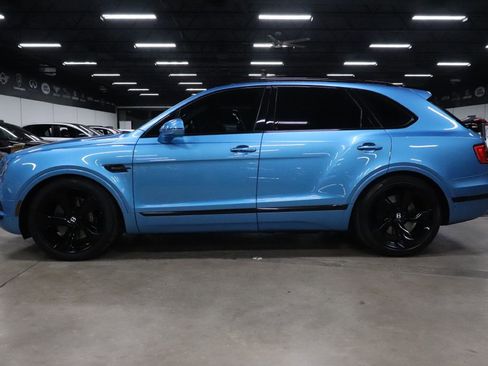 Used 2019 Bentley Bentayga image 2