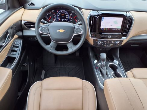 Used 2023 Chevrolet Traverse Premier AWD/4WD image 2
