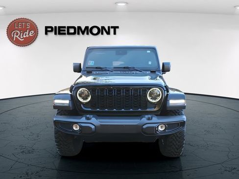 Certified 2025 Jeep Gladiator Sport image 4