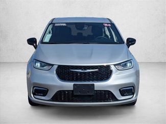 Used 2024 Chrysler Pacifica Select FWD video 2