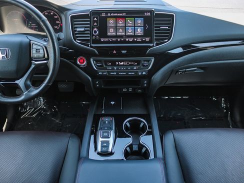 Used 2025 Honda Ridgeline Black Edition image 13