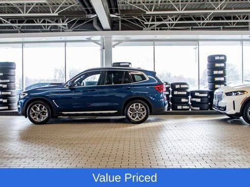 Used 2025 BMW 750e xDrive w/ Premium Package AWD/4WD image 39
