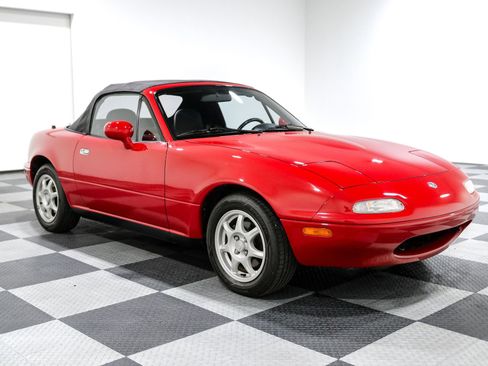 Used 1995 MAZDA MX-5 Miata RWD image 2
