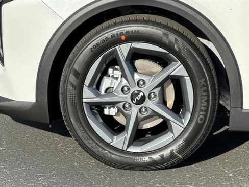 New 2025 Kia K4 LXS image 31