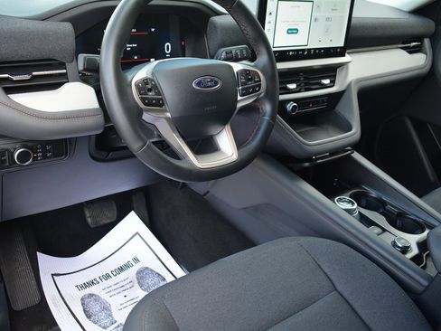 Used 2025 Ford Explorer Active image 10