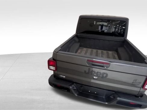 Used 2022 Jeep Gladiator Sport image 8