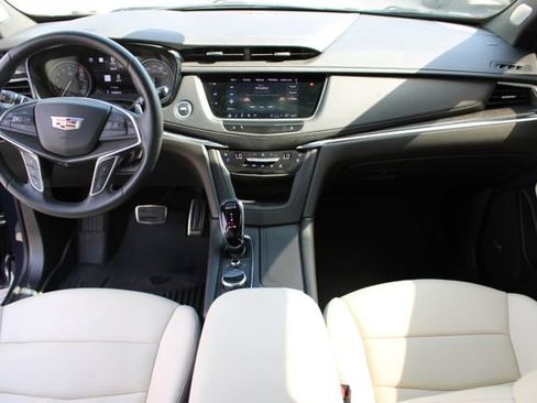 Used 2025 Cadillac XT5 Sportv w/ Technology Package AWD/4WD image 18