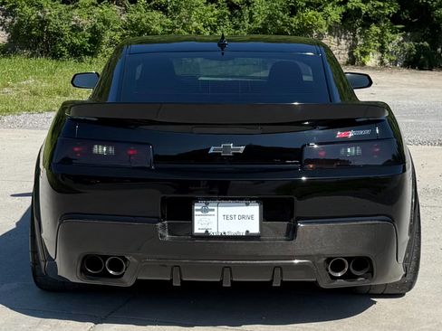Used 2015 Chevrolet Camaro Z/28 RWD image 6