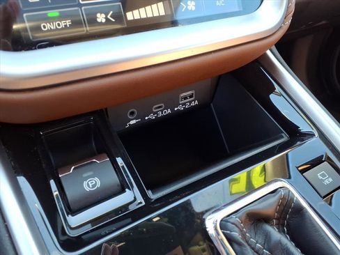 Certified 2025 Subaru Outback Touring XT image 12