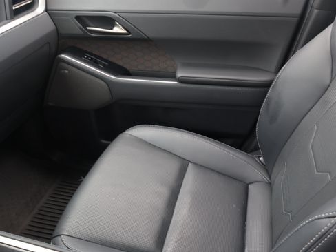 Used 2024 Lexus GX 550 w/ Accessory Package (2T) AWD/4WD image 11