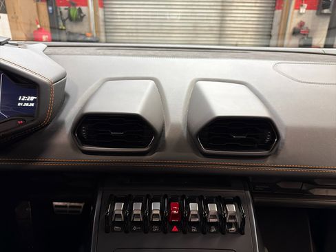 Used 2021 Lamborghini Huracan EVO image 20