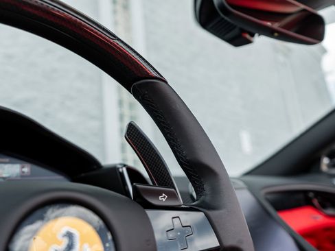 Used 2024 Ferrari Roma Spider RWD image 33