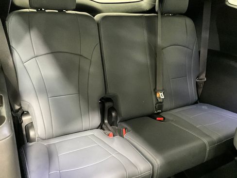 Used 2023 Buick Enclave Essence image 25