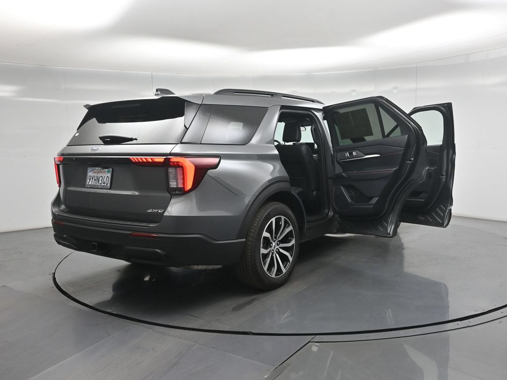 Certified 2026 Ford Explorer ST-Line AWD/4WD image 5