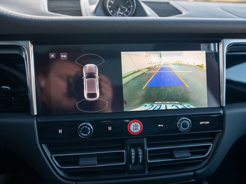 Used 2025 Porsche Macan image 19