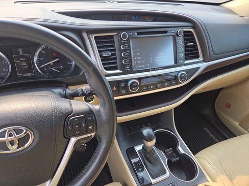 Used 2016 Toyota Highlander Limited Platinum AWD/4WD image 36