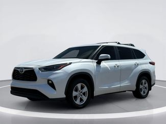 Used 2023 Toyota Highlander LE AWD/4WD video 2