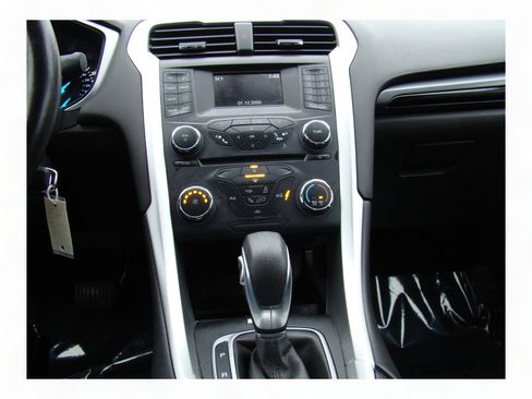 Used 2019 Ford Fusion Titanium image 16