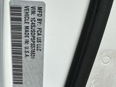 Used 2023 Jeep Wagoneer L Series III w/ Preferred Equipment Group image 27