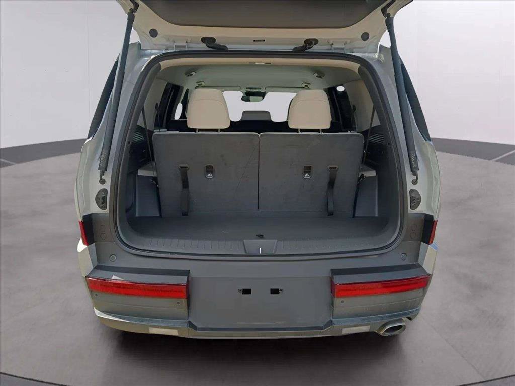 Used 2025 Hyundai Santa Fe SEL FWD image 13