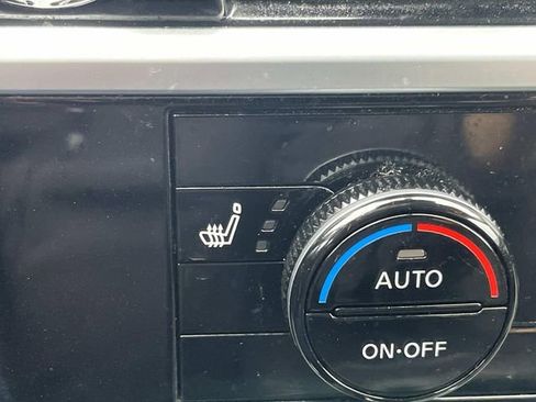 Used 2022 Nissan Pathfinder SV image 27