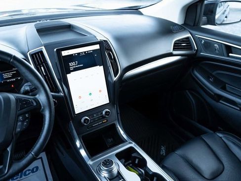 Used 2022 Ford Edge Titanium image 16